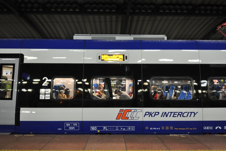 ED74 po modernizacji pojechał z pasażerami. Jest bardzo cichy [zdjęcia]