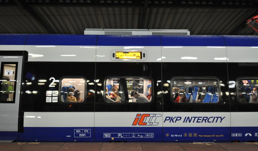 ED74 po modernizacji pojechał z pasażerami. Jest bardzo cichy [zdjęcia]