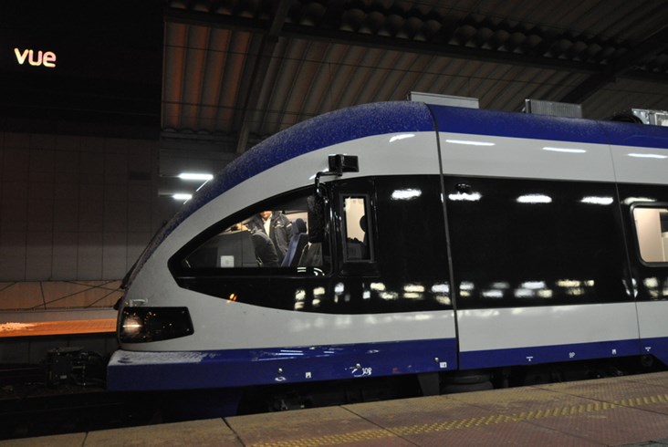 ED74 po modernizacji pojechał z pasażerami. Jest bardzo cichy [zdjęcia]