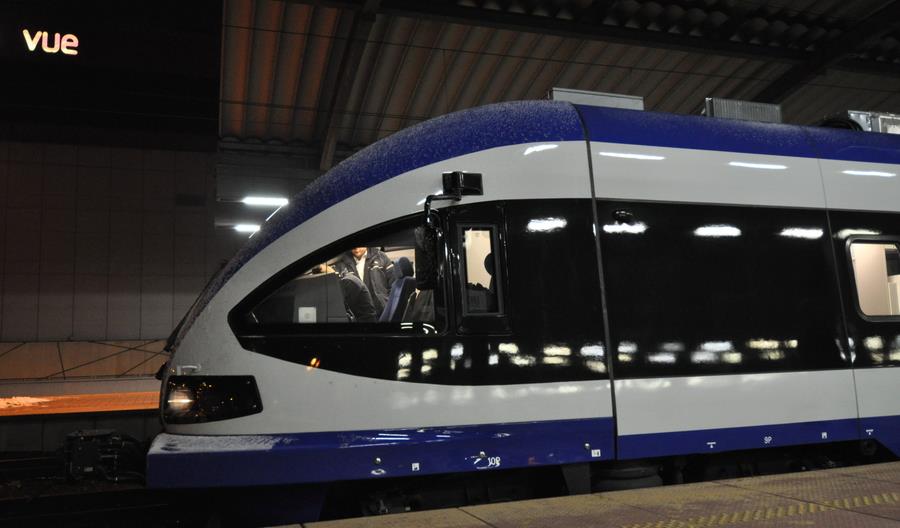 ED74 po modernizacji pojechał z pasażerami. Jest bardzo cichy [zdjęcia]