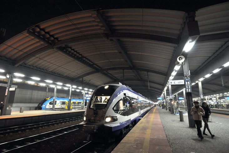 ED74 po modernizacji pojechał z pasażerami. Jest bardzo cichy [zdjęcia]