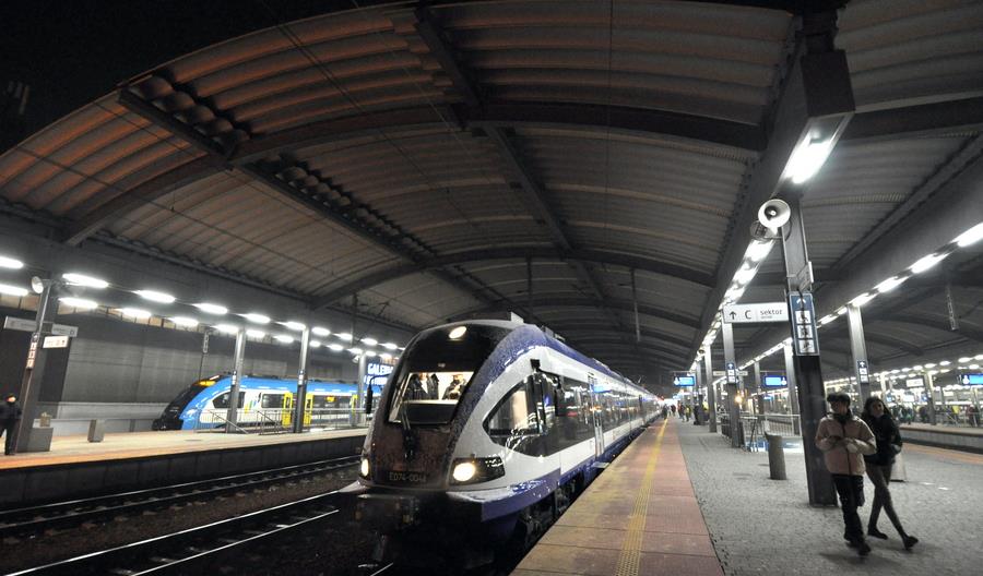 ED74 po modernizacji pojechał z pasażerami. Jest bardzo cichy [zdjęcia]