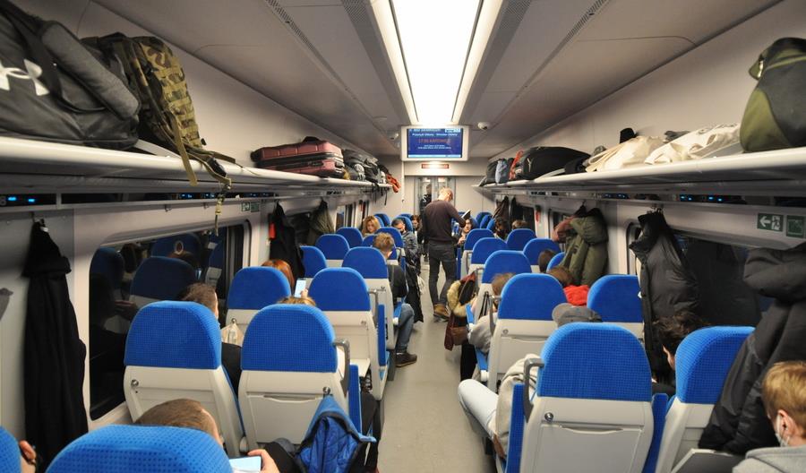 ED74 po modernizacji pojechał z pasażerami. Jest bardzo cichy [zdjęcia]