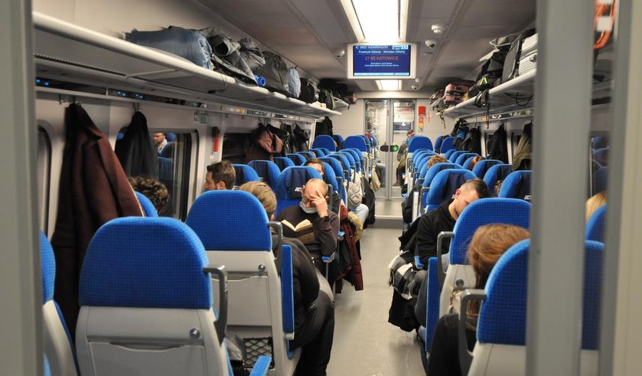 ED74 po modernizacji pojechał z pasażerami. Jest bardzo cichy [zdjęcia]