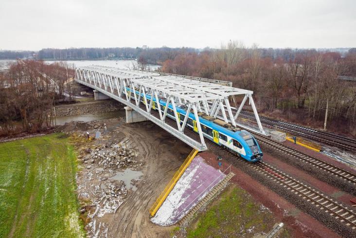  Postępują prace w rejonie Czechowic-Dziedzic. Pociągi jeżdżą po nowym moście nad Wisłą [zdjęcia] 