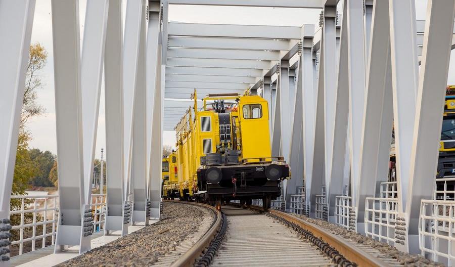  Postępują prace w rejonie Czechowic-Dziedzic. Pociągi jeżdżą po nowym moście nad Wisłą [zdjęcia] 