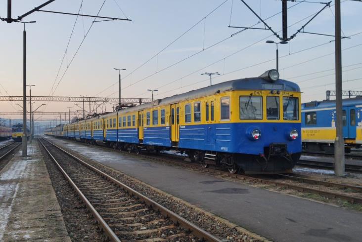 Poprawka w historycznym malowaniu EN71 SKM Trójmiasto Poprawka w historycznym malowaniu EN71 SKM Trójmiasto