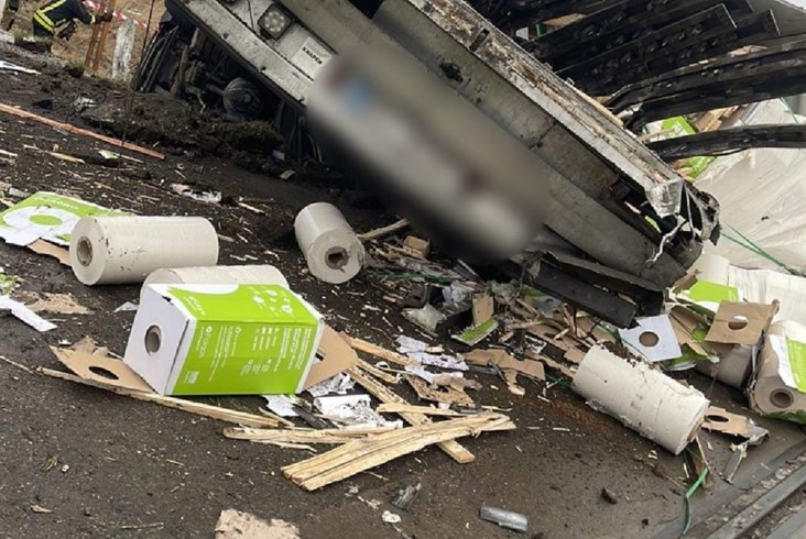 Wypadek pod Stokiem Lackim. Lokomotywa PKP IC wykolejona, szynobus Polregio uszkodzony [zdjęcia]