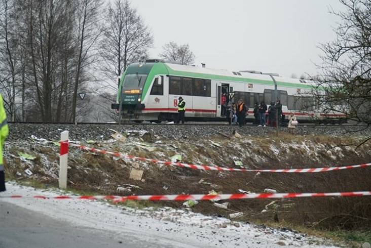 Wypadek pod Stokiem Lackim. Lokomotywa PKP IC wykolejona, szynobus Polregio uszkodzony [zdjęcia]