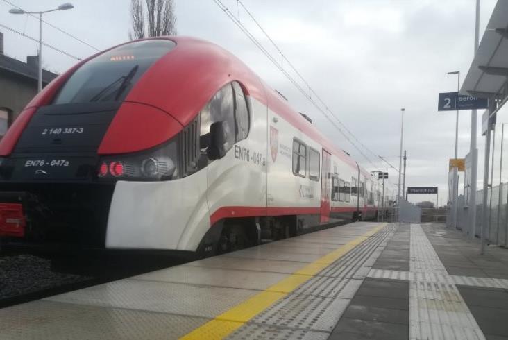Nowy peron w wielkopolskim Pierzchnie Nowy peron w wielkopolskim Pierzchnie
