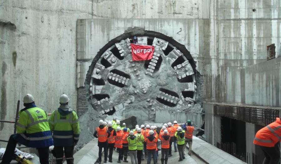 Pierwszy odcinek tunelu kolejowego pod Łodzią wydrążony [zdjęcia]
