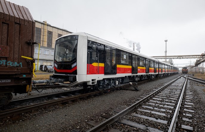 Metro: Pierwszy pociąg Skoda Varsovia na testach w Czechach [zdjęcia ...