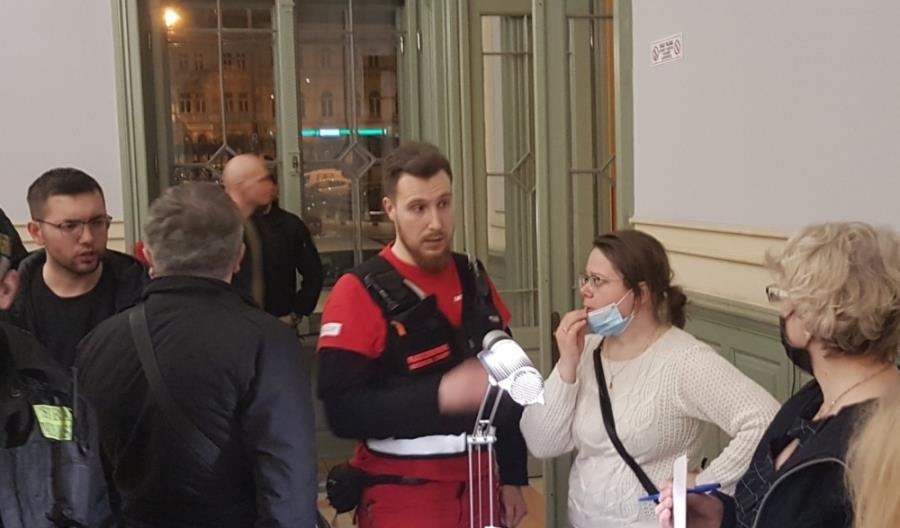 Miasto, służby i mieszkańcy pomagają Ukraińcom na dworcu w Przemyślu [zdjęcia]