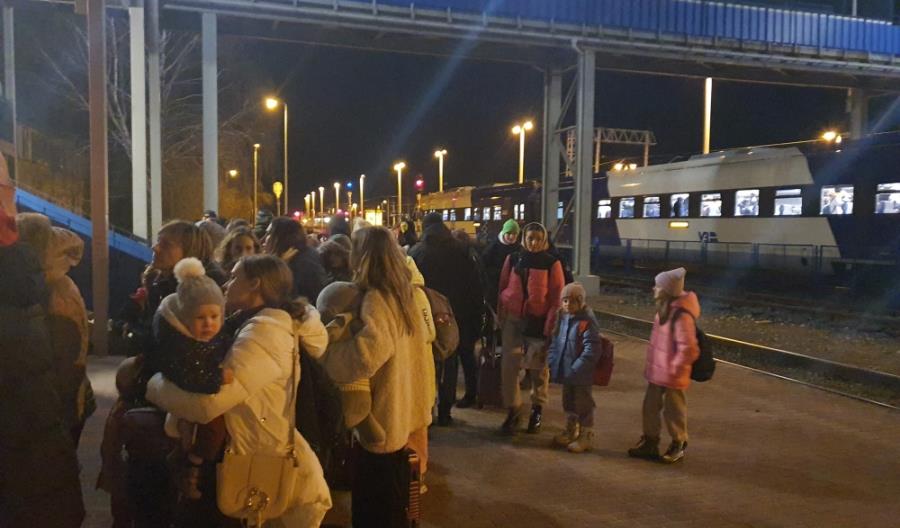 Pociąg z uchodźcami ze Lwowa już w Chełmie; przewozy też na LHS [aktualizacja]