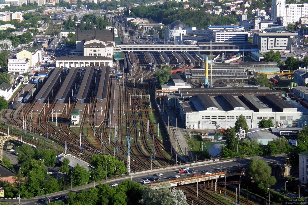 Kijów: Rakieta spadła w okolicach głównego dworca kolejowego