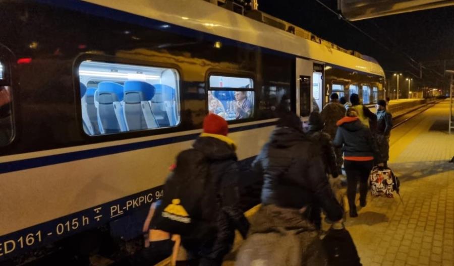 Kolej wozi uchodźców. 900 tys. darmowych biletów samego PKP Intercity