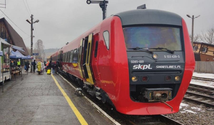 Debiut SD85 na polskich torach. Pojazdy zabrały uchodźców Debiut SD85 na polskich torach. Pojazdy zabrały uchodźców