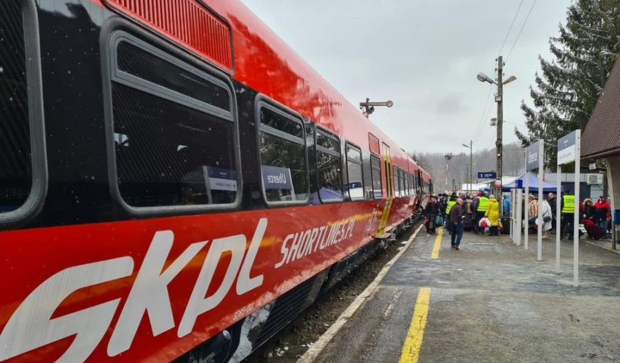 Debiut SD85 na polskich torach. Pojazdy zabrały uchodźców Debiut SD85 na polskich torach. Pojazdy zabrały uchodźców