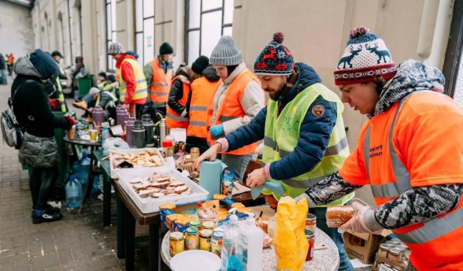 Koleje Ukraińskie dostarczają tysiące ton pomocy humanitarnej [zdjęcia]