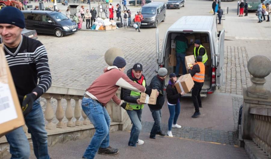 Koleje Ukraińskie dostarczają tysiące ton pomocy humanitarnej [zdjęcia]