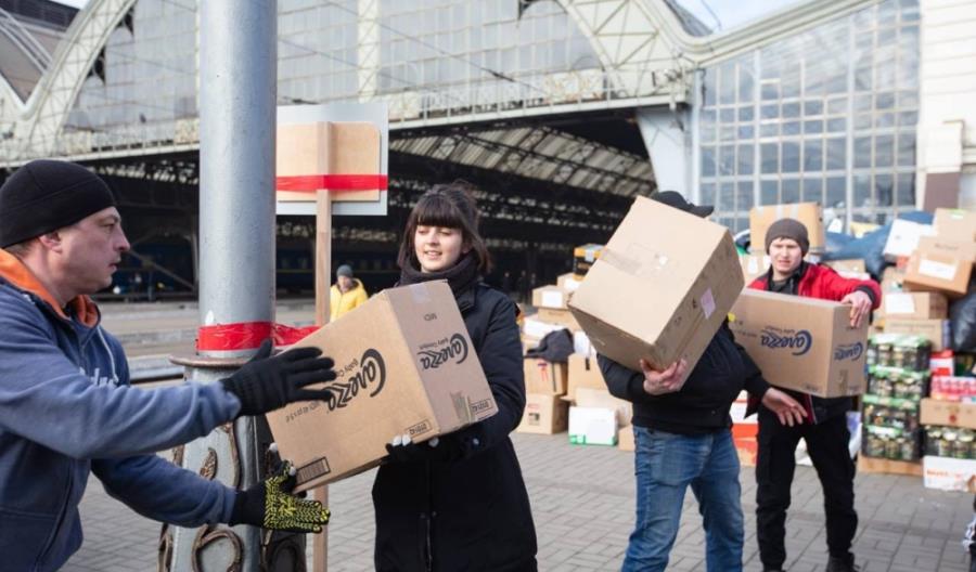 Koleje Ukraińskie dostarczają tysiące ton pomocy humanitarnej [zdjęcia]