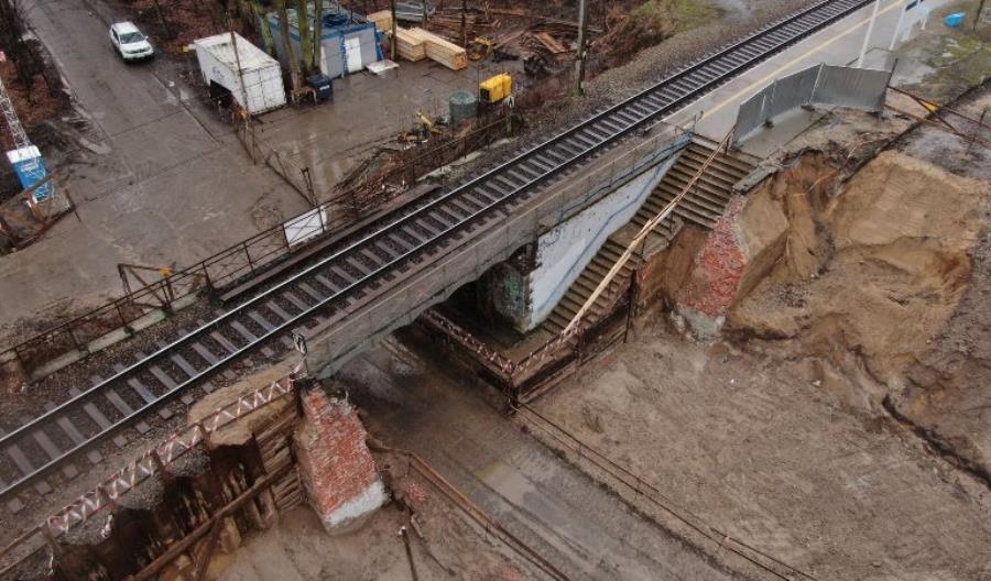 Przebudowa mostów i wiaduktów na linii Wrocław – Jelcz. Zamknięte tory i droga