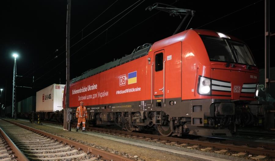 DB: Dodatkowe pociągi z Polski do Niemiec i pociąg humanitarny do Ukrainy