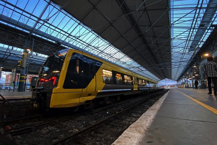 Nowe pociągi Stadlera dla Liverpoolu jadą z Siedlec
