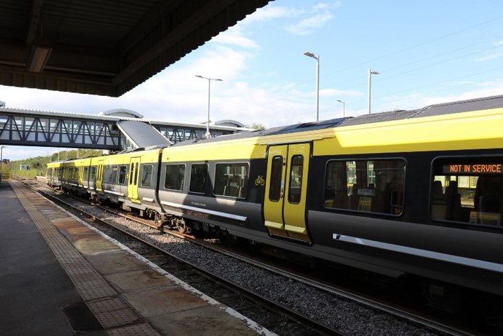 Nowe pociągi Stadlera dla Liverpoolu jadą z Siedlec