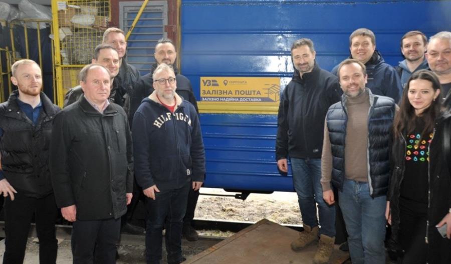 Koleje Ukraińskie reaktywują wagony pocztowe. "Pewny transport podczas wojny"
