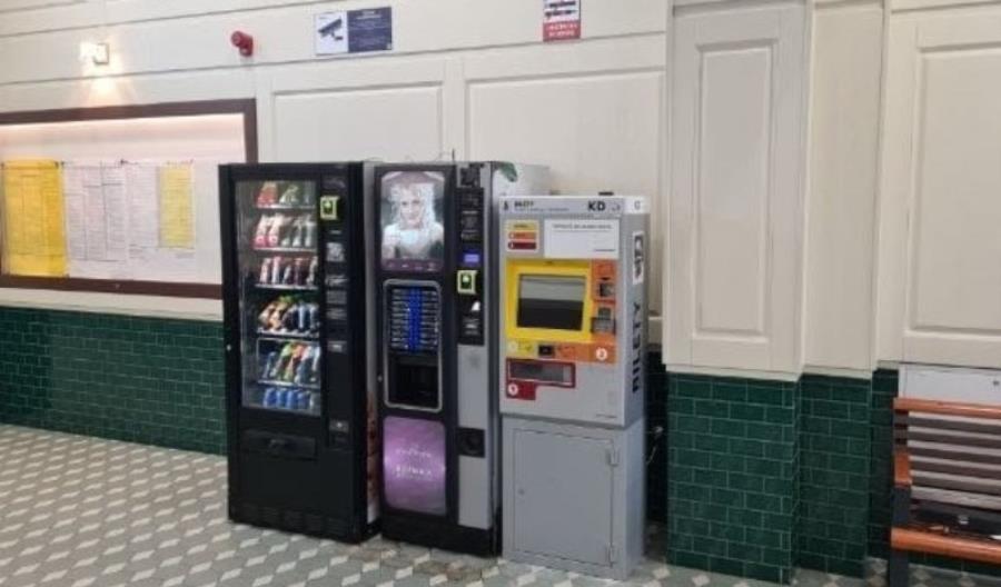 Koleje Dolnośląskie postawiły na stacjach biletomaty... wymontowane z Impulsów