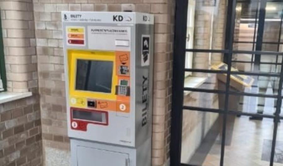 Koleje Dolnośląskie postawiły na stacjach biletomaty... wymontowane z Impulsów