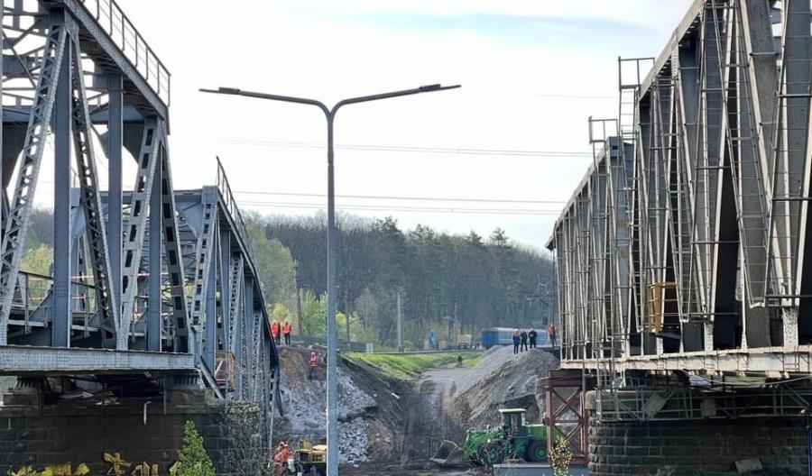 Ponownie jeżdżą pociągi Kijów – Irpień. Dzięki odbudowie zniszczonego mostu Ponownie jeżdżą pociągi Kijów – Irpień. Dzięki odbudowie zniszczonego mostu