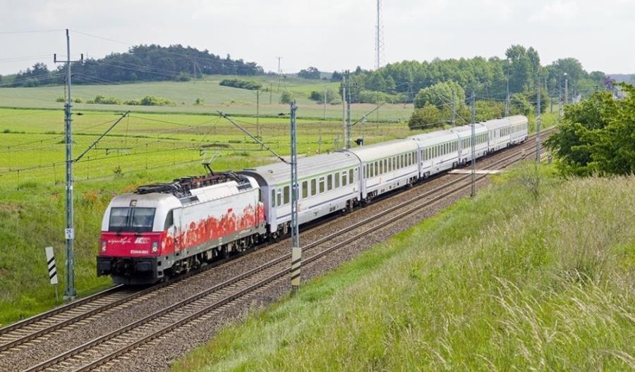 Miliard złotych unijnego dofinansowania dla PKP Intercity