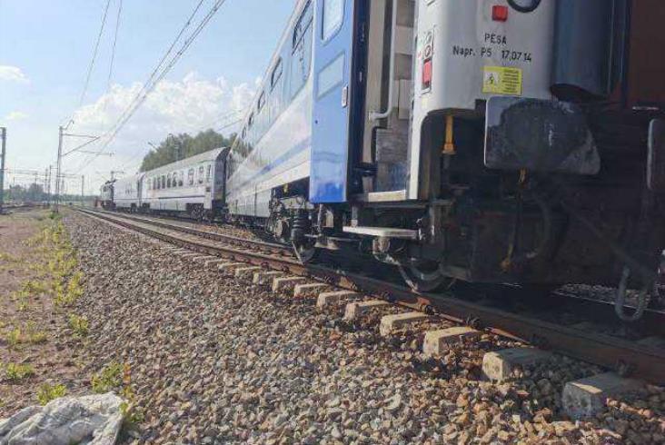 Trzebinia: Wagon PKP Intercity zjechał na inny tor. Nikt nie ucierpiał Trzebinia: Wagon PKP Intercity zjechał na inny tor. Nikt nie ucierpiał