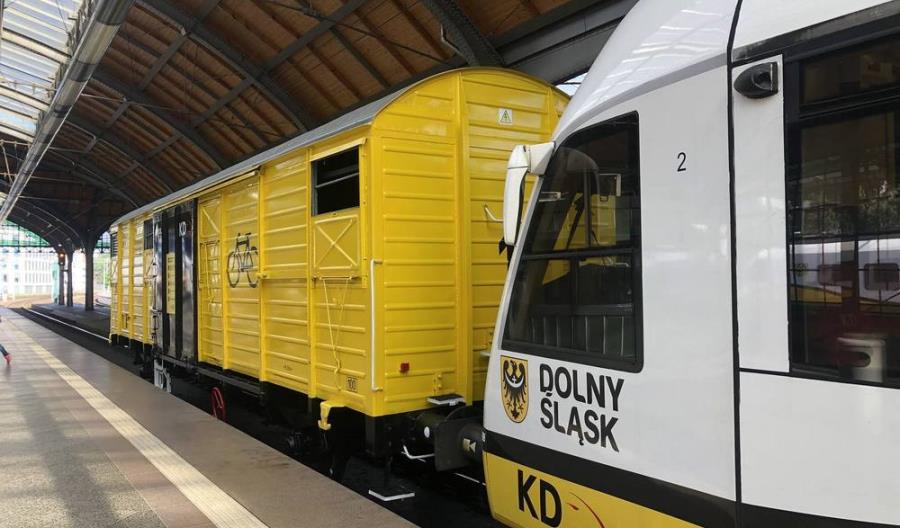 Wagony rowerowe Kolei Dolnośląskich wyruszyły na linie z rowerzystami [zdjęcia]