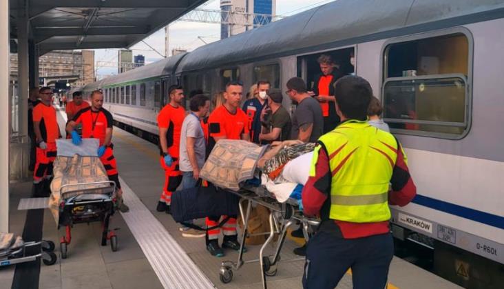 Pociąg sanitarny przywiózł rannych żołnierzy ukraińskich do Warszawy