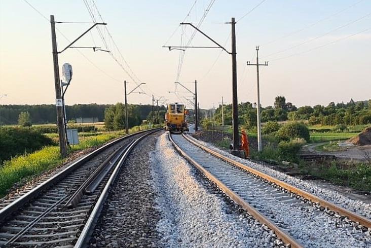 Powstaje przystanek Dąbrówka Zabłotnia między Radomiem a Skarżyskiem-Kamienną Powstaje przystanek Dąbrówka Zabłotnia między Radomiem a Skarżyskiem-Kamienną
