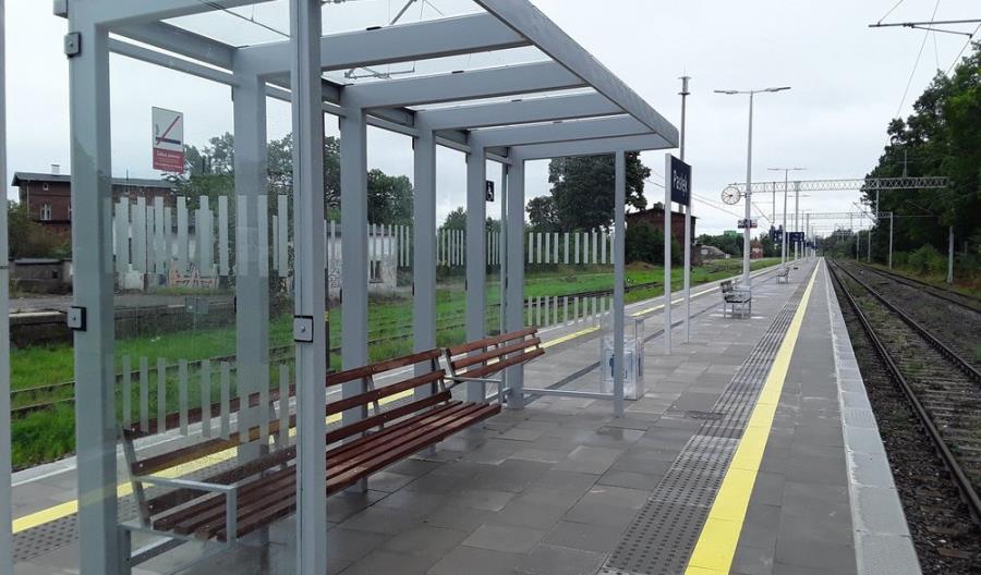 Pasażerowie korzystają z nowego peronu w Pasłęku [zdjęcia]
