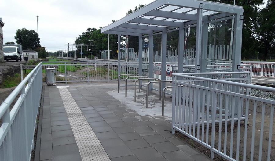 Pasażerowie korzystają z nowego peronu w Pasłęku [zdjęcia]