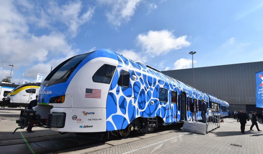 Wodorowa premiera Stadlera. Flirt H2 dla San Bernardino na Innotrans [zdjęcia]