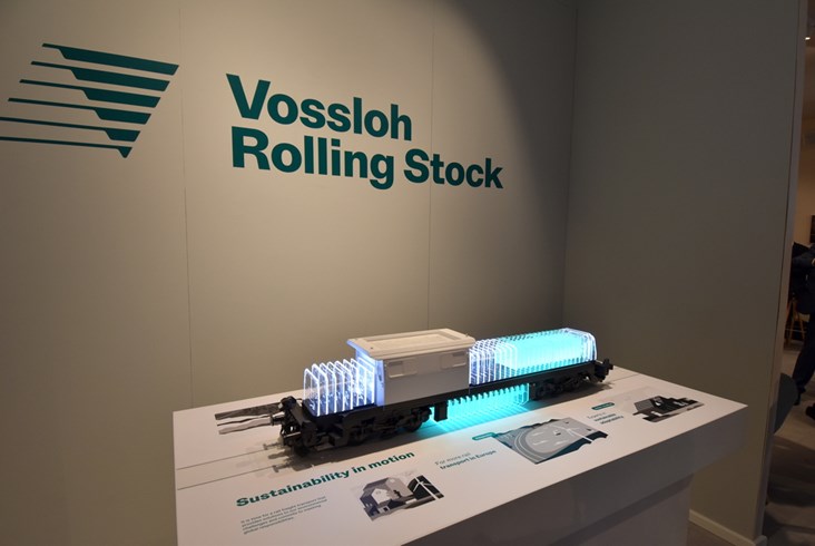 Vossloh pokazał akumulatorową ciężką lokomotywę manewrową [zdjęcia]