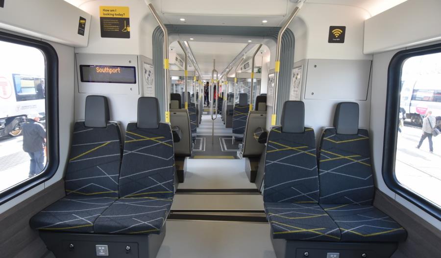 Z Siedlec do miasta Beatlesów. Bateryjna kolej miejska w Liverpoolu na Innotrans [zdjęcia]