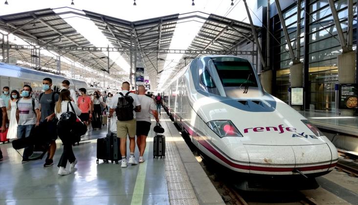Koleje Hiszpańskie sprzedają bilety na szybkie pociągi na cały 2023 rok