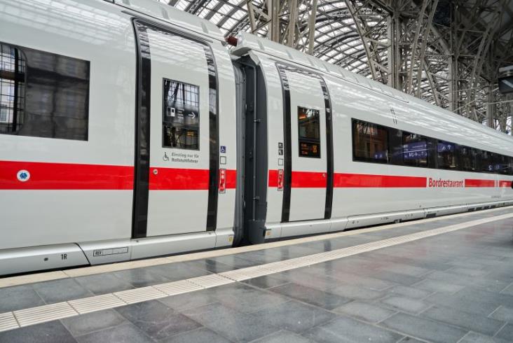 Nowe pociągi dużych prędkości Siemensa – ICE3neo w rekordowym czasie ruszają na tory Nowe pociągi dużych prędkości Siemensa – ICE3neo w rekordowym czasie ruszają na tory