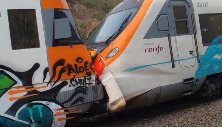Zderzenie pociągów w Hiszpanii, ponad setka poszkodowanych