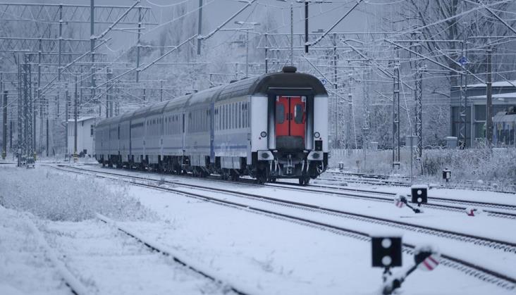 Koniec z oblodzeniem sieci? PKP Energetyka z ABB zaczyna testy prototypowych urządzeń