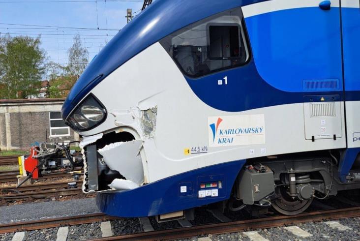 Wypadek z udziałem pociągu Pesy w Czechach [zdjęcia]