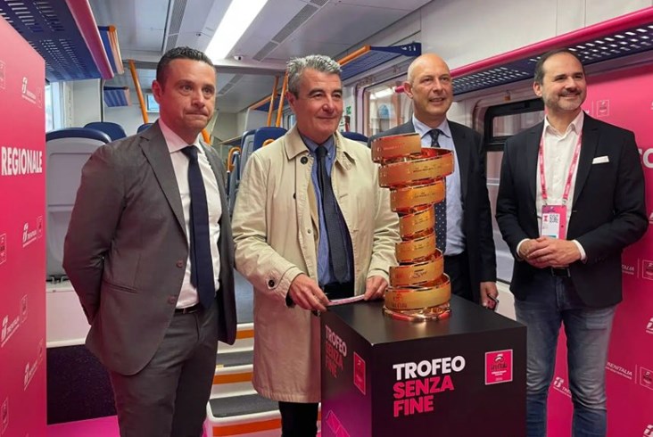 Pociąg Pesy promował słynny wyścig kolarski we Włoszech