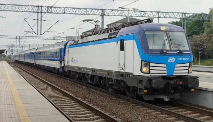 Společnost Vectrons Českých drah provozuje vlaky PKP Intercity [film]